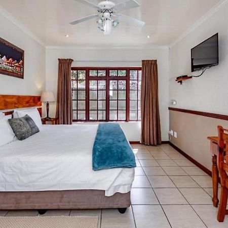 The Link Guest Lodge Kempton Park Eksteriør billede