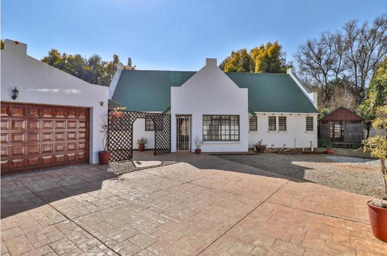 The Link Guest Lodge Kempton Park Eksteriør billede