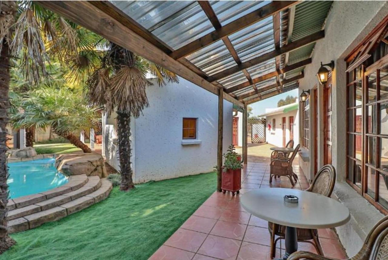 The Link Guest Lodge Kempton Park Eksteriør billede