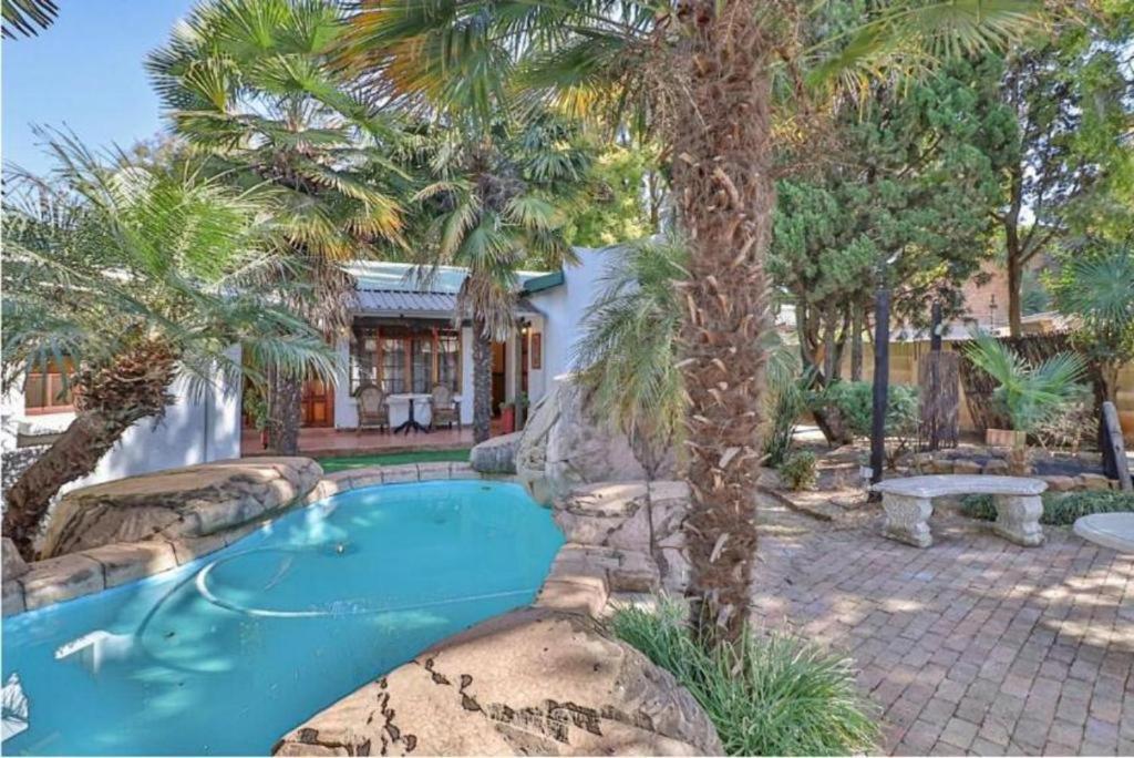 The Link Guest Lodge Kempton Park Eksteriør billede